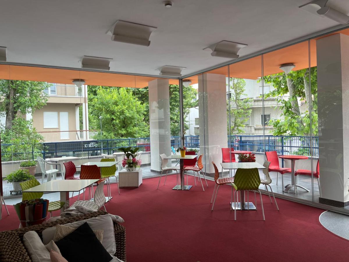 Hotel Senior Cattolica Exteriör bild